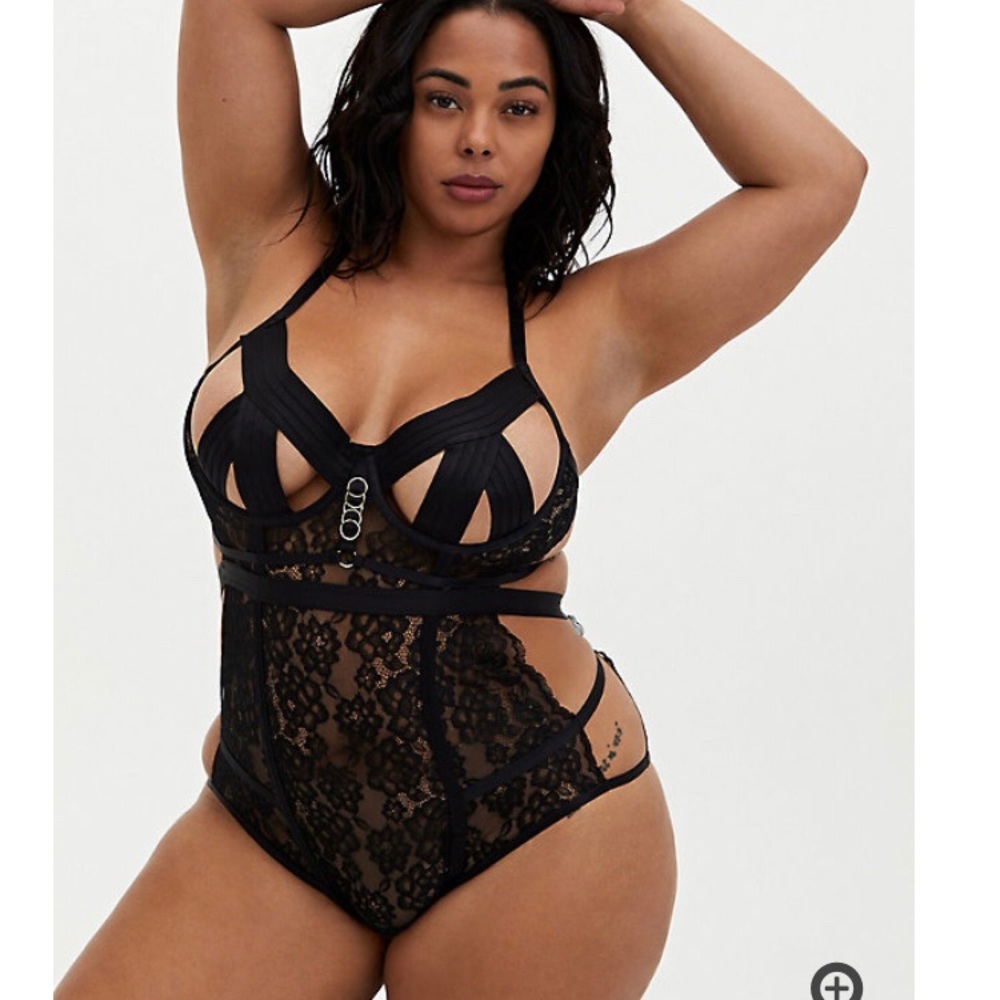 BLACK LACE CUTOUT CAGE UNDERWIRE BODYSUIT